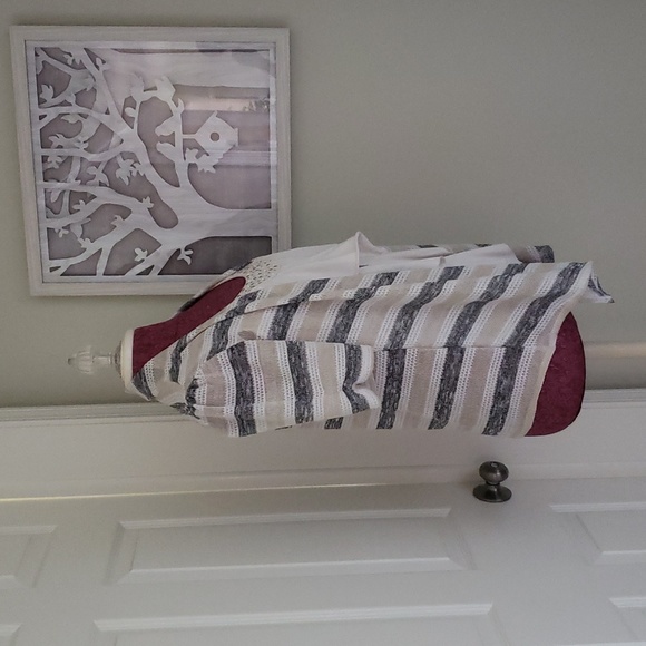 Mid Arm Length Blouse Size L White, Sliver & Tan - Picture 2 of 7